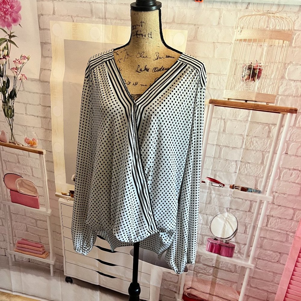 Black and off-white Women's Top